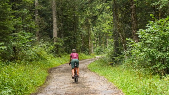 Gravel crossing the Jura mountains