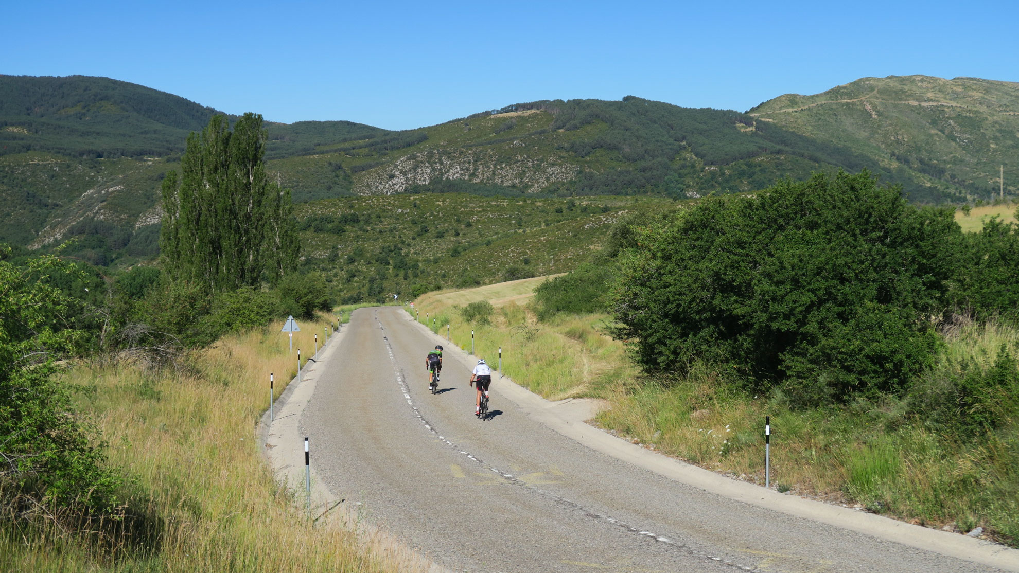 Beautiful roads in the heart of the Spanish Pyrenees, a real playground for road cyclists.