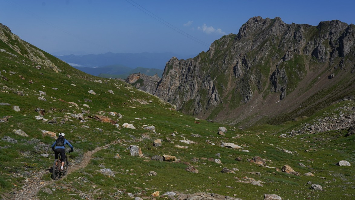 A mountain biker descending a single track in the surroundings of the Col du Tourmalet.