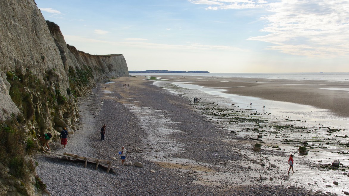 The Cap Blanc Nez cliffs and their beach in the sunset