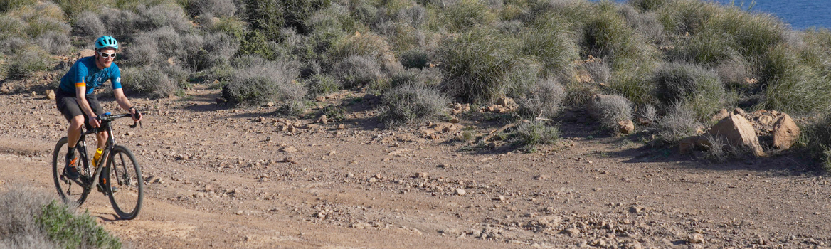 Man on gravel bike wearing Vélorizons gravel jersey