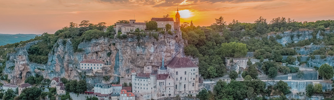 Biken bei Sonnenuntergang in der Dordogne